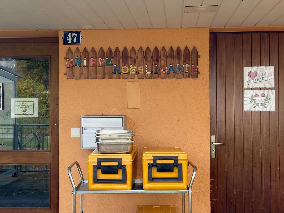 Gebäude der Kinderkrippe des Spitals Uster von aussen.